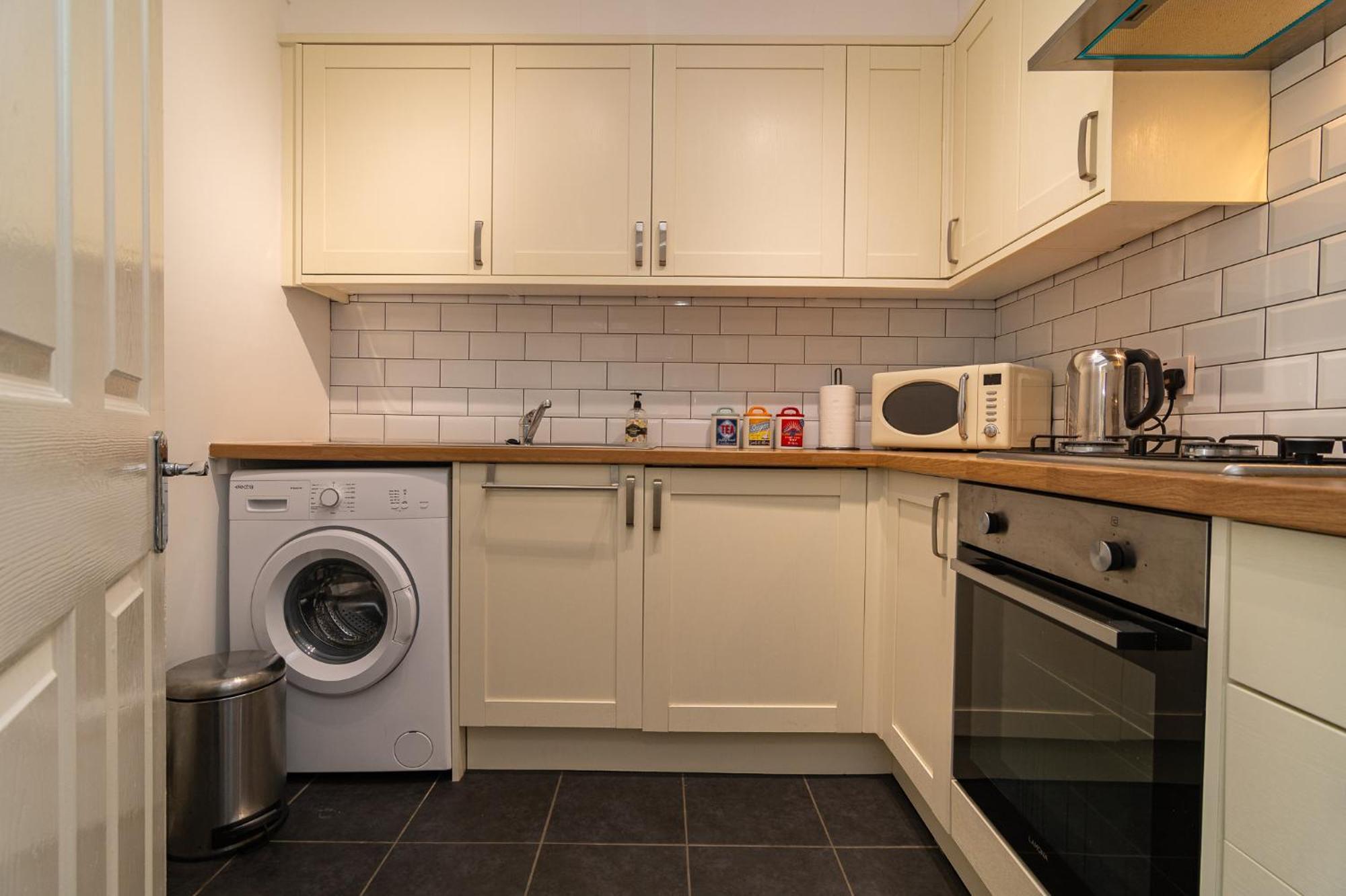 Light And Airy 1 Bedroom Flat 700M From The Beach Bournemouth Ngoại thất bức ảnh